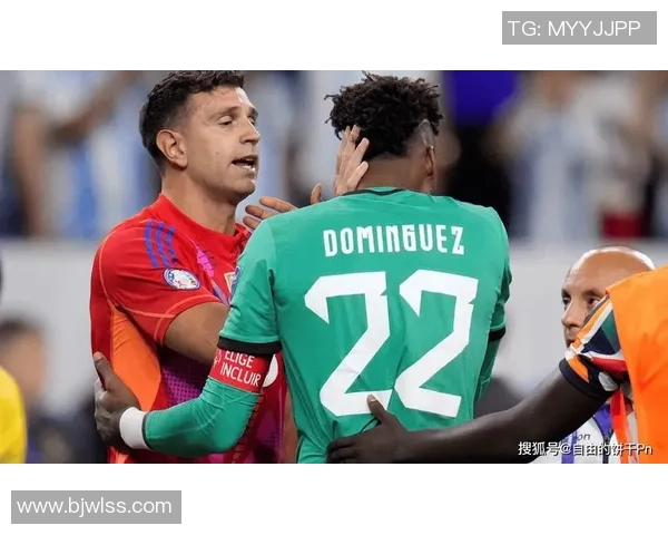 马丁内斯的传奇旅程：从球场新星到世界足球的璀璨明星